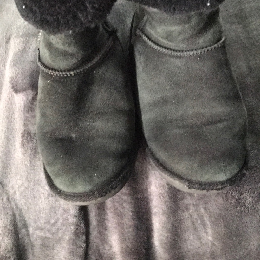 Used Authentic UGGS - Picture 3 of 4